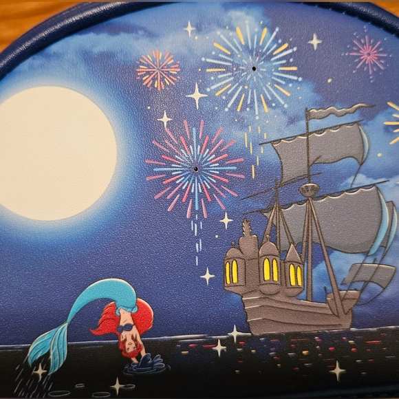 Loungefly Disney Little Mermaid Ariel Glow and Light up mini back pack - Picture 4 of 9